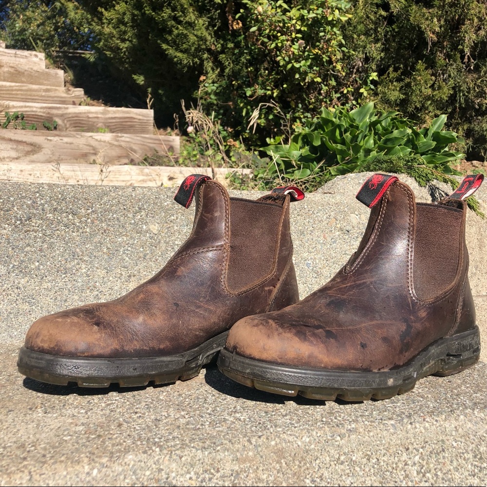 Size 9 US (8 Aus) Redbacks, Unpu brown.